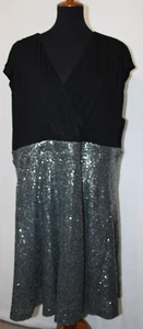 Abito da cocktail nuovo senza etichette Torrid taglia 26 nero in maglia e paillettes argento finto avvolgente - Foto 1 di 7