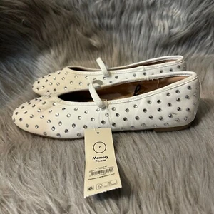 Zapatos planos de ballet sin cordones No Boundaries para mujer talla 7 blancos con tachuelas - Imagen 1 de 8