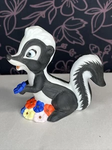 Vintage Flower Skunk Porcelain Ceramic Figurine Walt Disney from Bambi Sweet - Picture 1 of 5