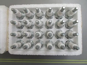 *NEW* (LOT OF 24) 0820 Champion Spark Plug L76V 827 - Picture 1 of 8