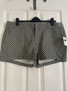 Gap Ladies Shorts Size 20 - Picture 1 of 4