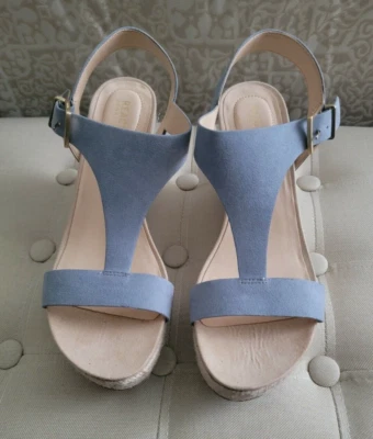 Cuña con correa en T para tarjeta Kenneth Cole REACTION para mujer Foto 1 de 4