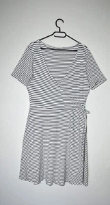 *NEU* Schwarz/weißes Blockstreifen Waffel Wickelkleid von CLOCKHOUSE, Gr. 42 44 - Bild 1 von 4