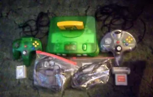 Nintendo 64 Jungle Green Console System w Joysticks Plugs Donkey Kong 64 paxN64 - Picture 1 of 24