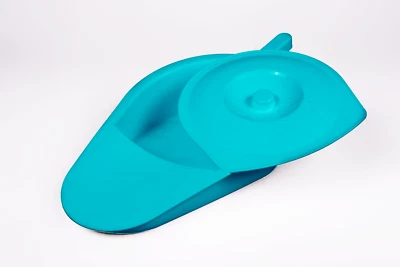 AZZAP Stechbecken mit Deckel oval, türkis Bettpfanne Steckbecken Kunststoff