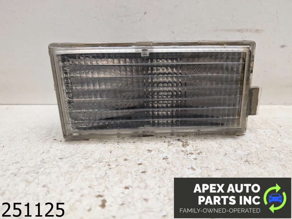 Chevrolet El Camino 1979 fabricante de equipos originales 3,9 L luz de estacionamiento delantera señal de giro pasajero derecho Foto 1 de 4