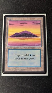 Island Beta MTG Magic The Gathering. Good Condition - Picture 1 of 2