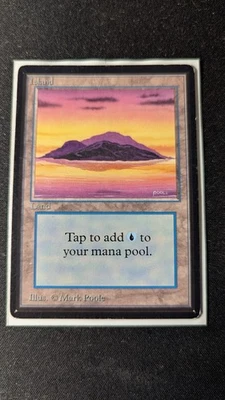 Island Beta MTG Magic The Gathering. Good Condition - Image 1 of 2