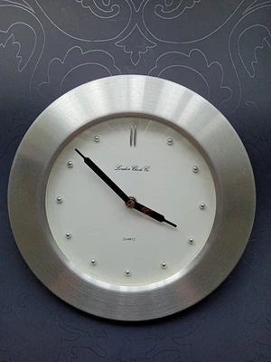 London Clock Co. Reloj de Pared Cuarzo 25cm Diámetro - Cara Blanca con Borde de Aluminio Foto 1 de 4