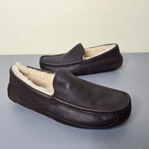UGG Men's Ascot Matte Leather Sheepskin Comfort Slipper Moccasin Slip On 10M - Picture 1 of 12
