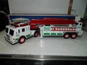 NEU 2000 Hess Feuerwehrauto neu im Originalkarton mit Hess - Bild 1 von 5