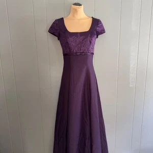 Abito formale viola Y2K corpetto ricamato velluto elettrico vintage Mori Lee taglia 6 - Foto 1 di 16