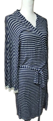 • Roupão de banho Honeydew listrado cinza e azul acabamento de renda marfim tamanho pequeno com gravata - Imagem 1 de 4