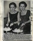 1958 Press Photo Gloria Vanderbilt & Thelma Lady Furness Celebrate Birthday, Ny