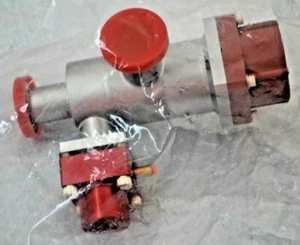100016886 / ANGLE VALVE LPJ2, 25AK, 100, 90BYPS AMAT PN 3870-06568 / MKS - Picture 1 of 4