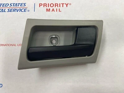 03-11 Mercury Grand Marquis Crown Victoria Manija de puerta de pasajero delantero gris Foto 1 de 4