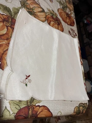 Set 4 tovaglioli natalizi in raso con fiori natalizi - Immagine 1 di 4