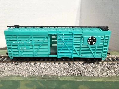 HO Scale 40’ Santa Fe Single Deck Stock Car (24-077) - Image 1 of 4