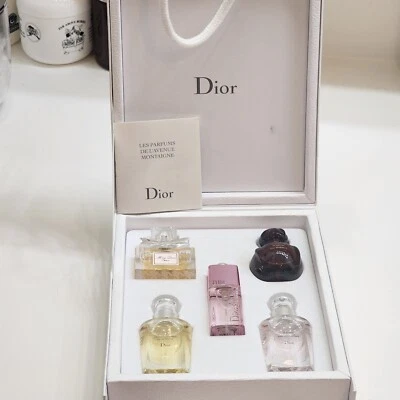 Dior Les Parfums L'Avenue Montaigne Set 5 15 ml Spray Perfumes Miss Dior Cherie - Image 1 of 4