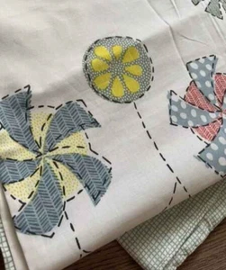 IKEA BUSSIG Crib Toddler Bed Duvet Cover Pillowcase Bed Set Whimsical Pinwheels - Picture 1 of 9