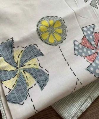 IKEA BUSSIG Crib Toddler Bed Duvet Cover Pillowcase Bed Set Whimsical Pinwheels - Image 1 of 4