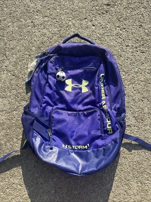 Mochila Under Armour púrpura oscuro Foto 1 de 3