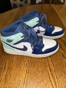 Nike Air Jordan 1 Mid Mystic Sneakers Navy Mint Size 5Y 554725-413 Shoes - Picture 1 of 8