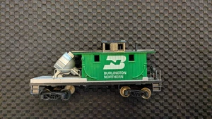 Tyco ? HO Caboose with Flood Light, Light works, Burlington Northern - Picture 1 of 6