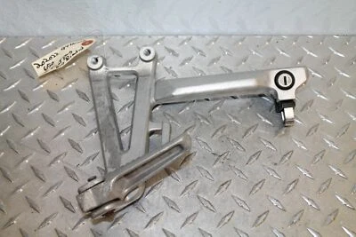 1994 HONDA CBR600F2 ЛЕВЫЙ ЗАДНИЙ НОЖНОЙ КРОНШТЕЙН КРЕПЛЕНИЯ 50760-MV9-930 - Изображение 1 из 4