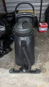 CLARKE SUMMIT PRO 18SQ WET DRY VACUUM - Picture 1 of 2