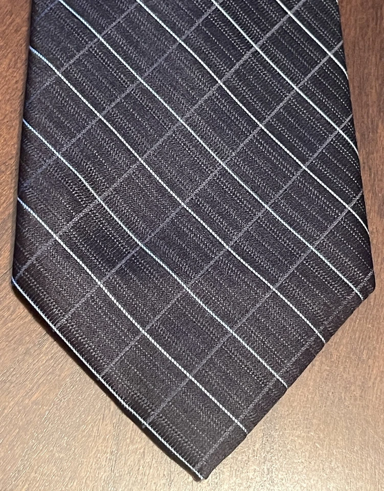 Corbata de cuello para hombre Calvin Klein negra 54 % poliéster 46 % seda hecha en China Foto 1 de 4