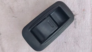 Interruttore alzavetro posteriore Toyota Avensis T22 (1998-1999-2000-2001-2002) 84810-05040. - Foto 1 di 6