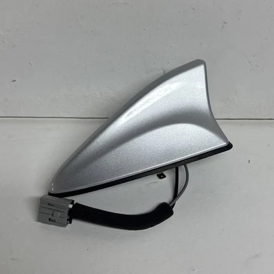 Antena de radio deportiva Hyundai Santa Fe 2017 plata brillante metálica OEM KCS Foto 1 de 4