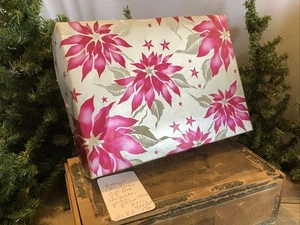 2183🌟Vintage Christmas Magenta Fuchsia PINK Poinsettias & Stars Foil Gift Box - Picture 1 of 6