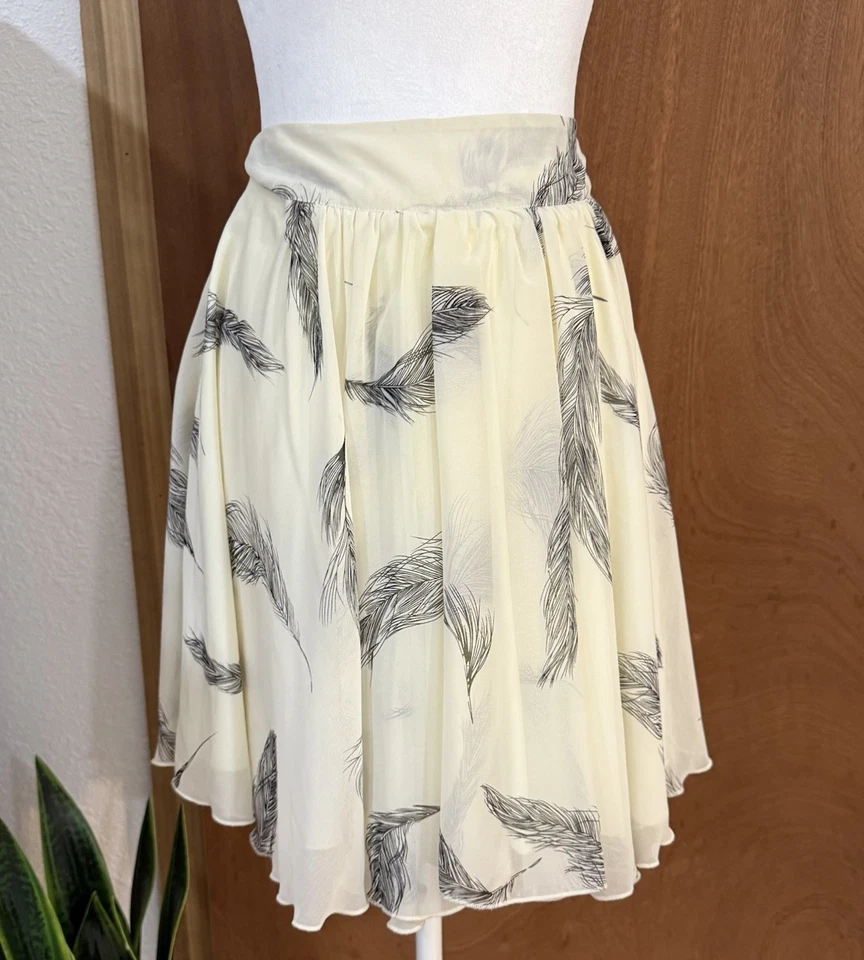 Saia Plissada ForCynthia Flounce Chiffon Penas Marfim Boho Cottage Média - Imagem 1 de 4