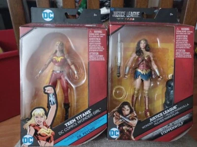 Par de figuras de acción multiverso de DC Comics y Wonder Girl de Wonder Woman Foto 1 de 4