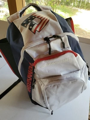 Mochila DeMarini Voodoo OG equipamento de beisebol e softbol EUA vermelha/branca/azul - Imagem 1 de 4