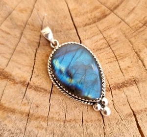 Blue Flash Labradorite Pendant, 925 Sterling Silver Pendant, Gift For Her - Picture 1 of 8
