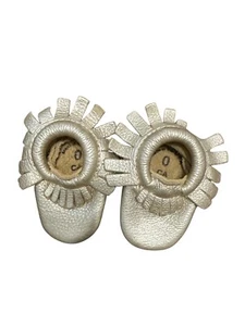 Freshly Picked Newborn Platinum Moccasin Shoe Size 0 - Picture 1 of 3