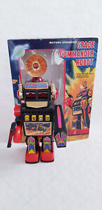 Vintage SPACE COMMANDER ROBOT Battery Operated China 1980 mint in mint box work 