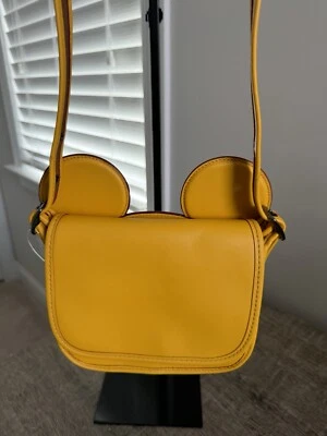 NUEVO CON ETIQUETAS BOLSO DE MANO COACH DISNEY MICKEY MOUSE PATRICIA DE CUERO CON OREJAS F59369 AMARILLO $395 Foto 1 de 4