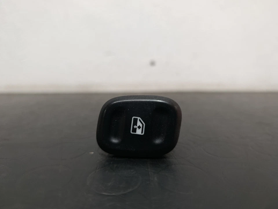 PULSANTE ALZAVETRO ANTERIORE SINISTRO FIAT PANDA (312 (735536759) USATO ORIGINAL - Immagine 1 di 3