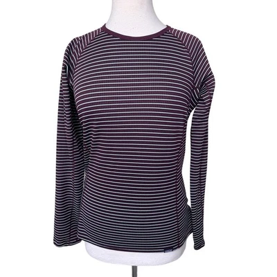 PATAGONIA Capilene peso médio gola redonda listra verde roxa pequena - Imagem 1 de 4