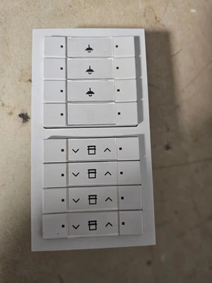 Busch-Jaeger Tastsensor 8 Fach 6127/01-8 Busankoppler Studioweiß . - Bild 1 von 2