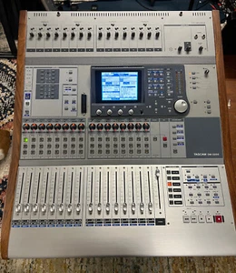 TASCAM DM-3200 With IF-FW/DM MKII Card GREAT CONDITION! - Bild 1 von 15