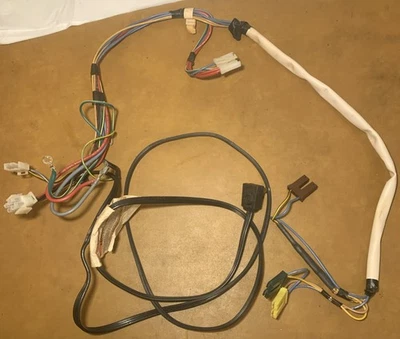 Cable de alimentación y arnés de cables para refrigerador Electrolux 240346402 Foto 1 de 4