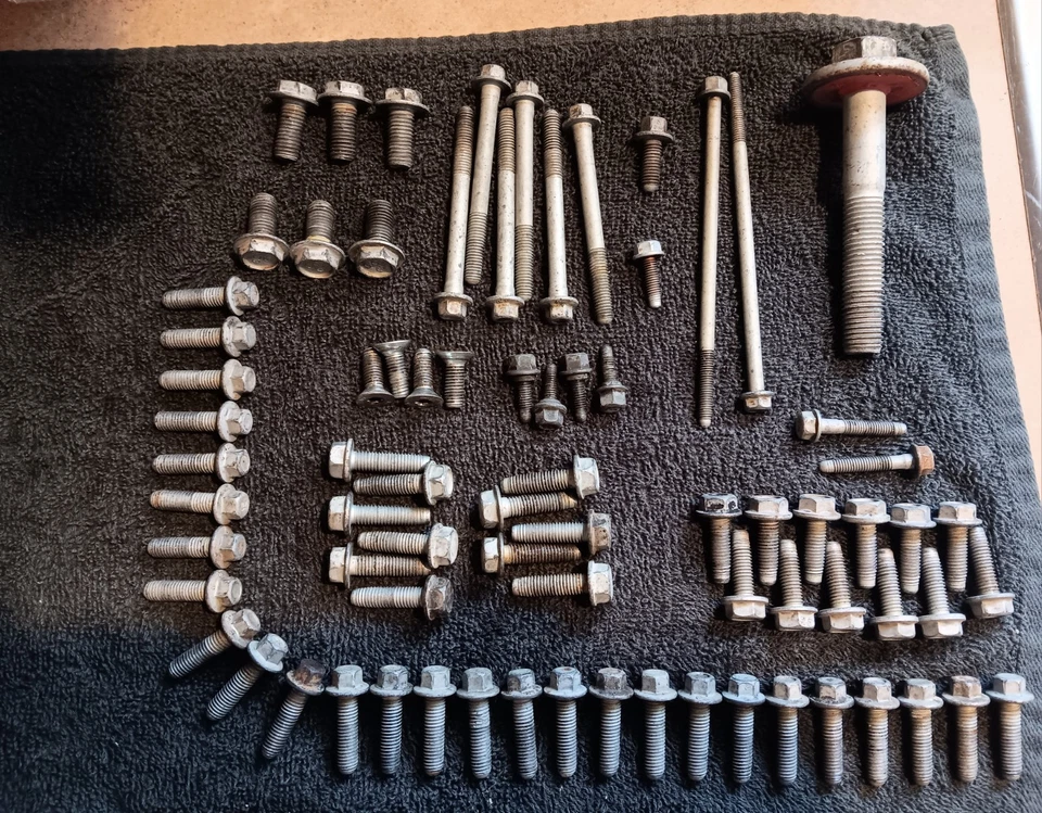 KIT DE PERNOS DE MOTOR DE BLOQUE CORTO LS OEM GEN 4.8 5.3 6.0 6.2 LS2 LS3 LS6 LC9 L92 L76 Foto 1 de 1