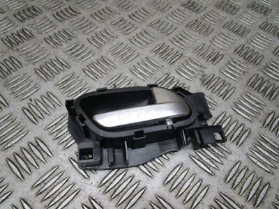 2015 PEUGEOT 2008 5DR СО СТОРОНЫ ВОДИТЕЛЯ ПЕРЕДНЯЯ ВНУТРЕННЯЯ ДВЕРНАЯ РУЧКА OEM  - Изображение 1 из 4