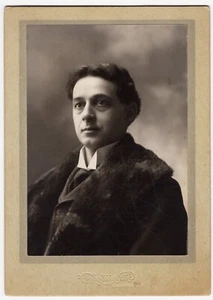 PORTRÄT EINES GUTAUSSEHENDEN MANNES : CROOKSTON, MINNESOTA : KABINETTKARTE - Bild 1 von 3