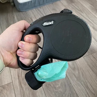 Dog Bag Dispenser for Flexi Leash - Image 1 of 4
